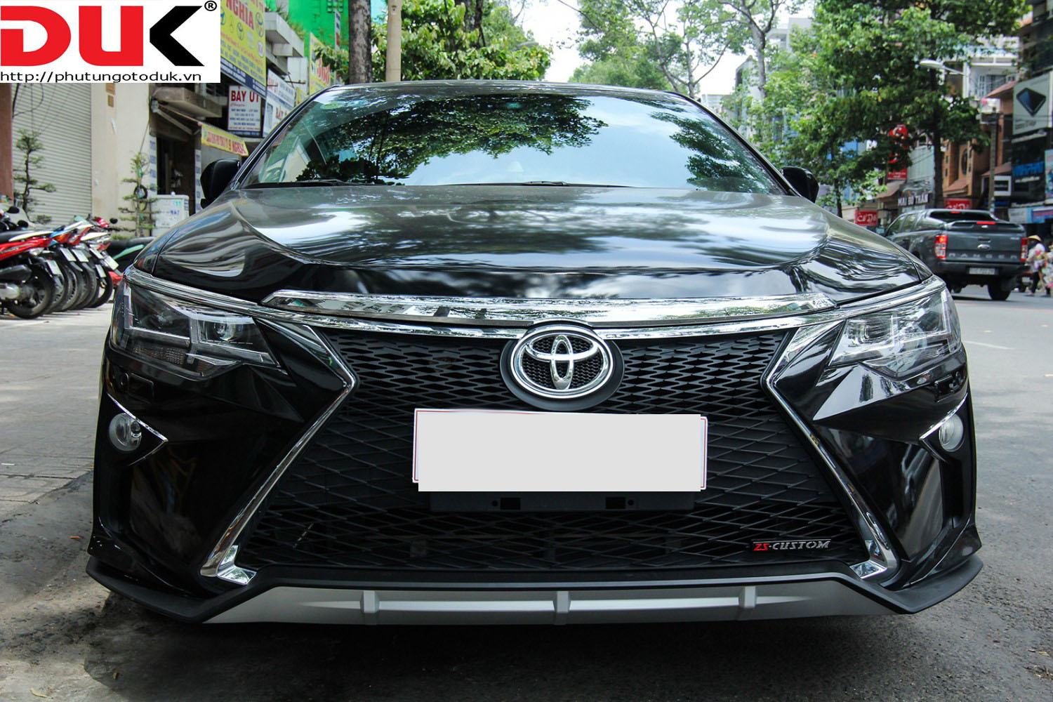 LẠ MẮT PHIÊN BẢN TOYOTA CAMRY ĐỘ LEXUS